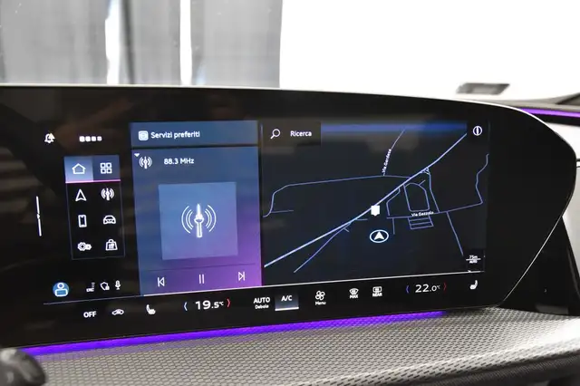 Audi Q5 view 11