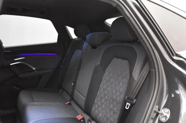 Audi Q5 view 14