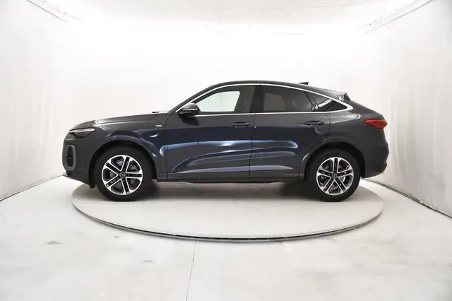 Audi Q5 view 2