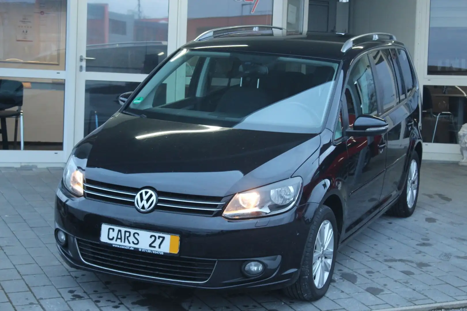 Volkswagen Touran Style 1.2 SHZ Klima PDC ALU Scheckheftge. Schwarz - 1