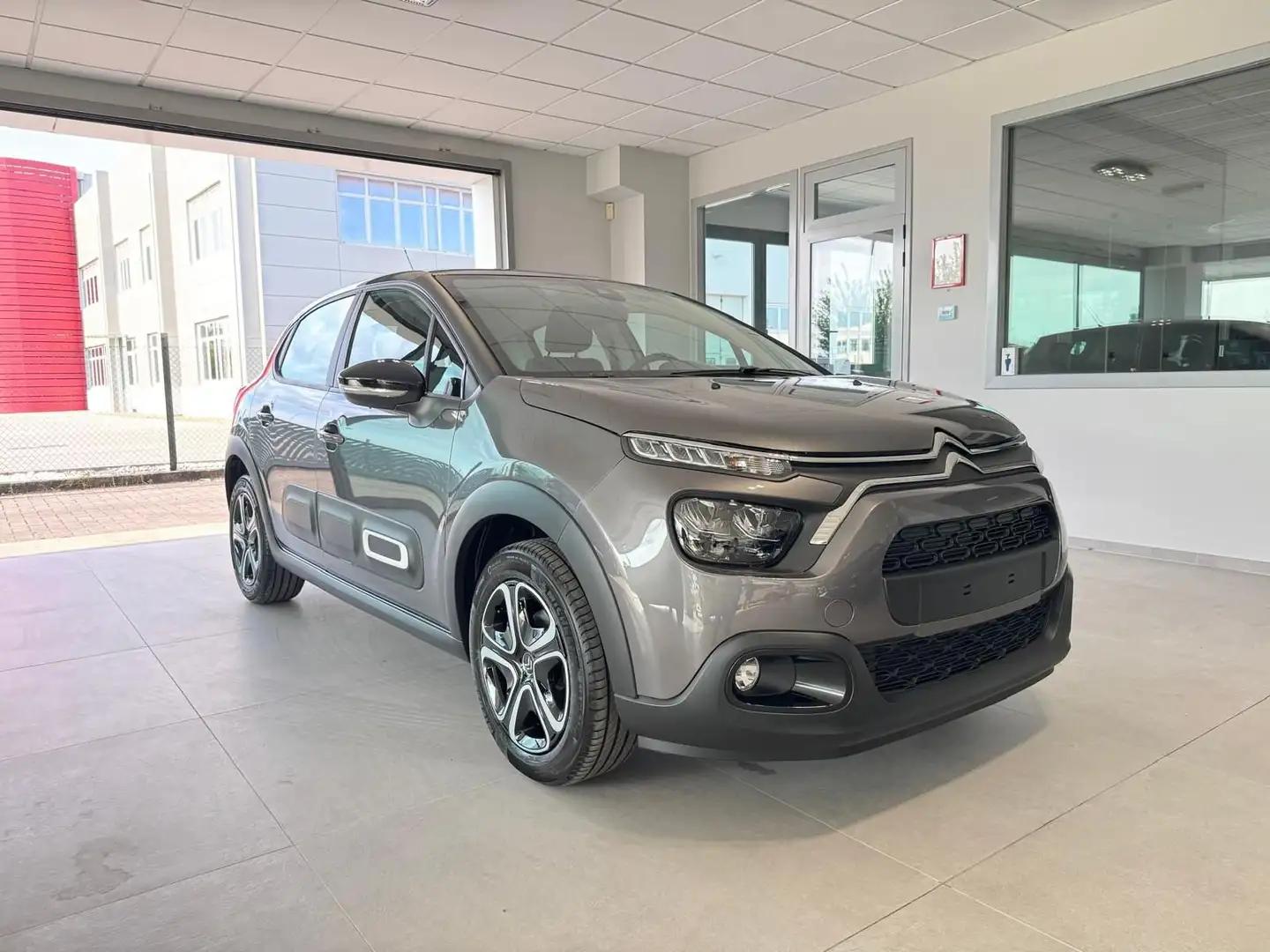 Citroen C3 PureTech 83 Plus Grau - 1