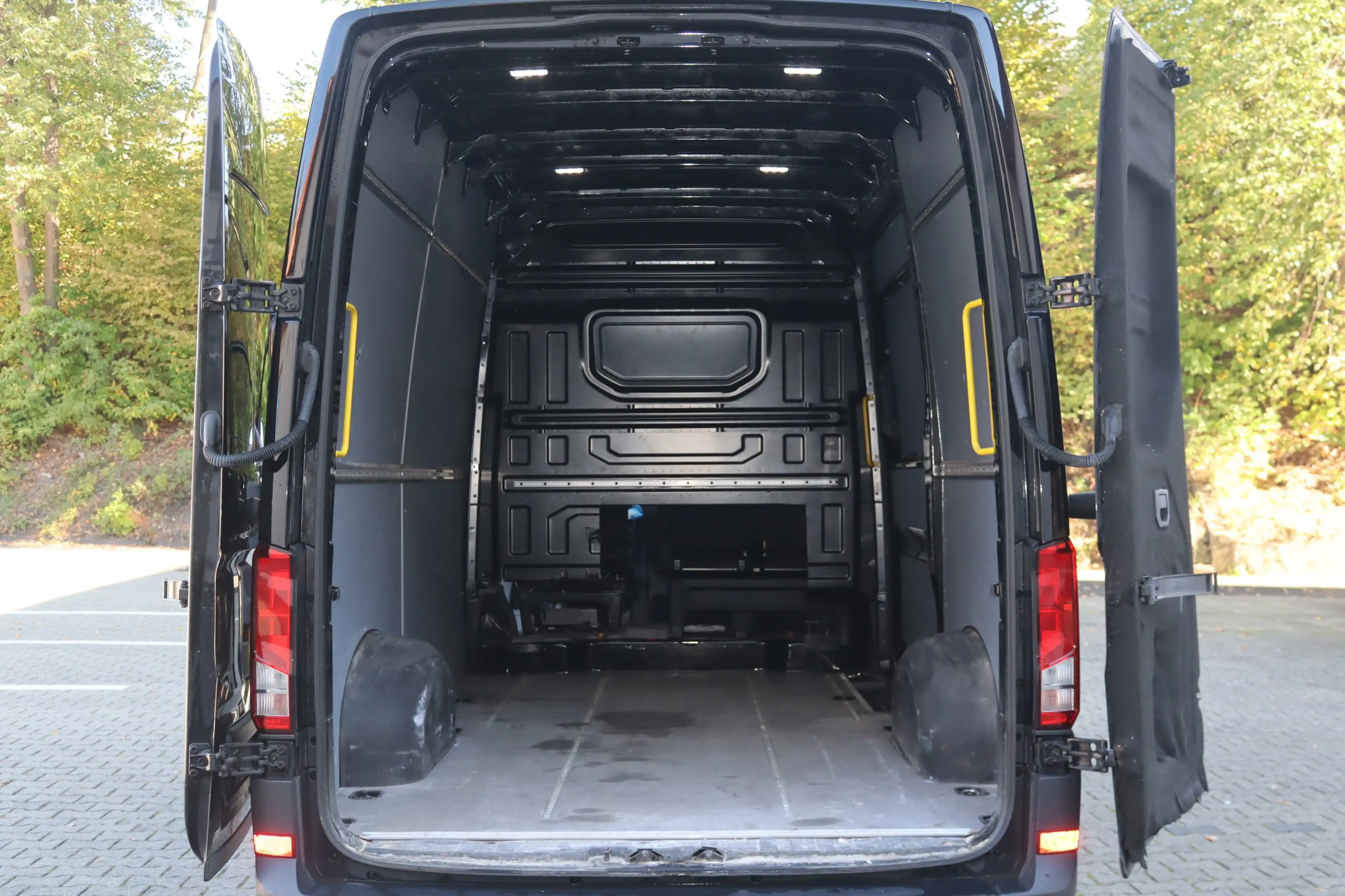 Volkswagen Crafter 2.0 TDI mittellang Hochdach-3SI.-AHK-KAM — photo 8