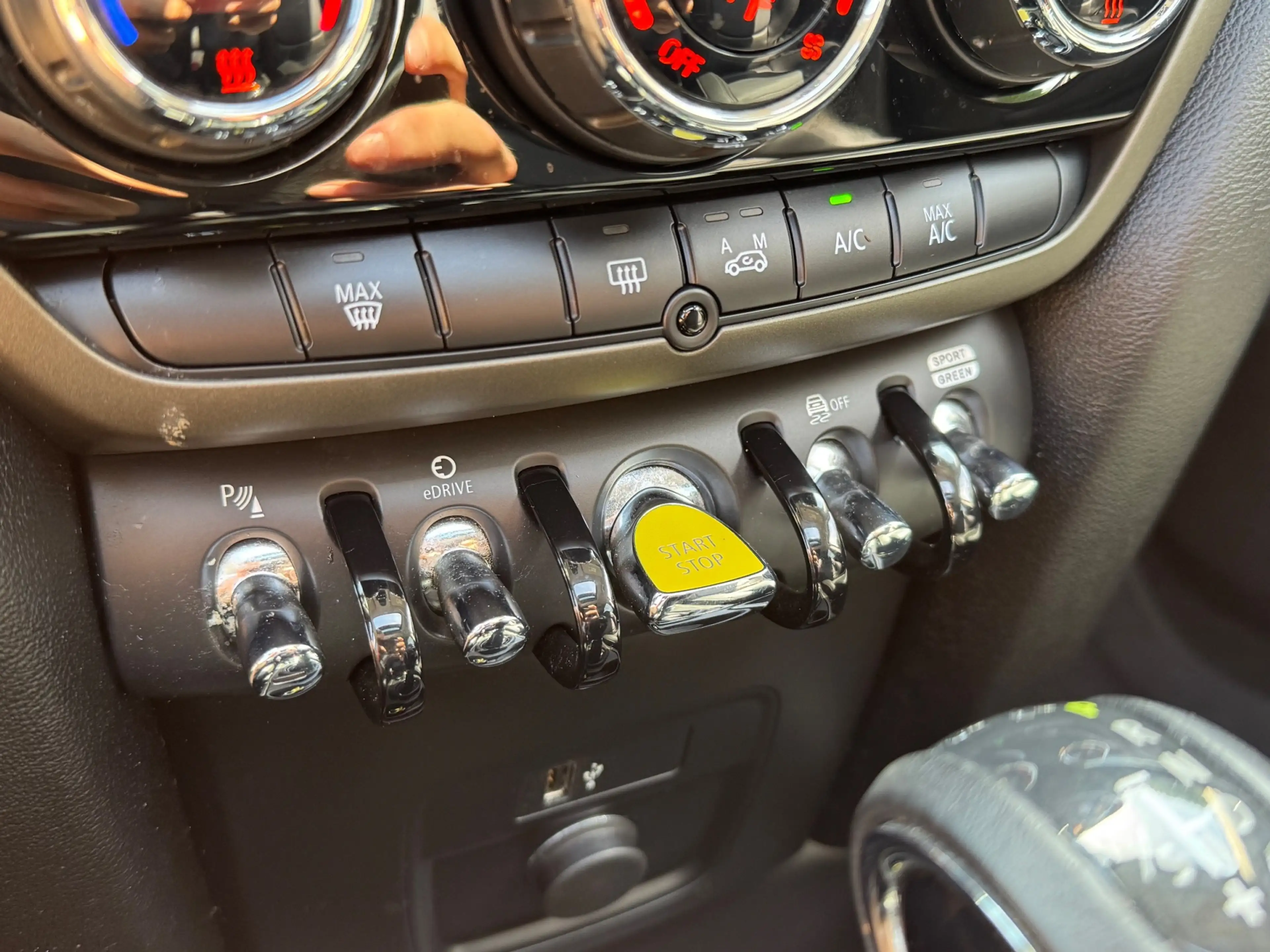 MINI Cooper SE Countryman 220PK HYBRID ALL4 CHILI SPORT LEDER/NAVI/CARPLAY/P — photo 31