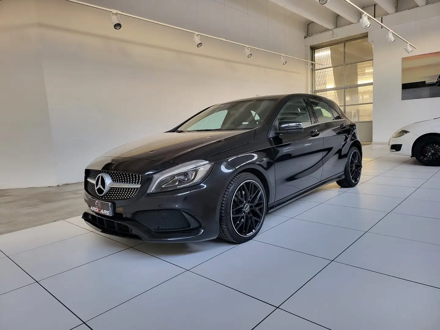 Mercedes-Benz A 180 Classe A - W176 d Premium auto Zwart - 1