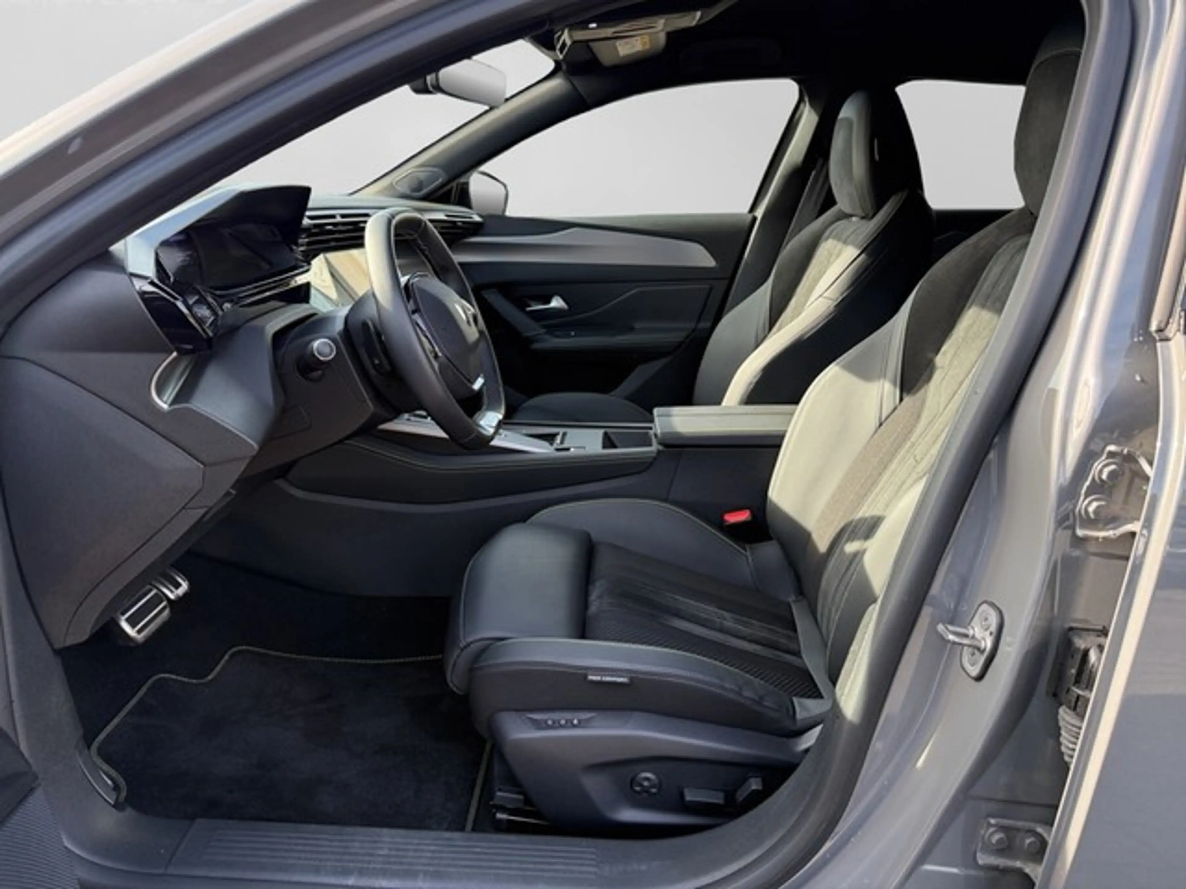 Peugeot 308 SW GT 1.2 PC+CAM+CARPLAY+LE+SITZHZG+ — photo 8