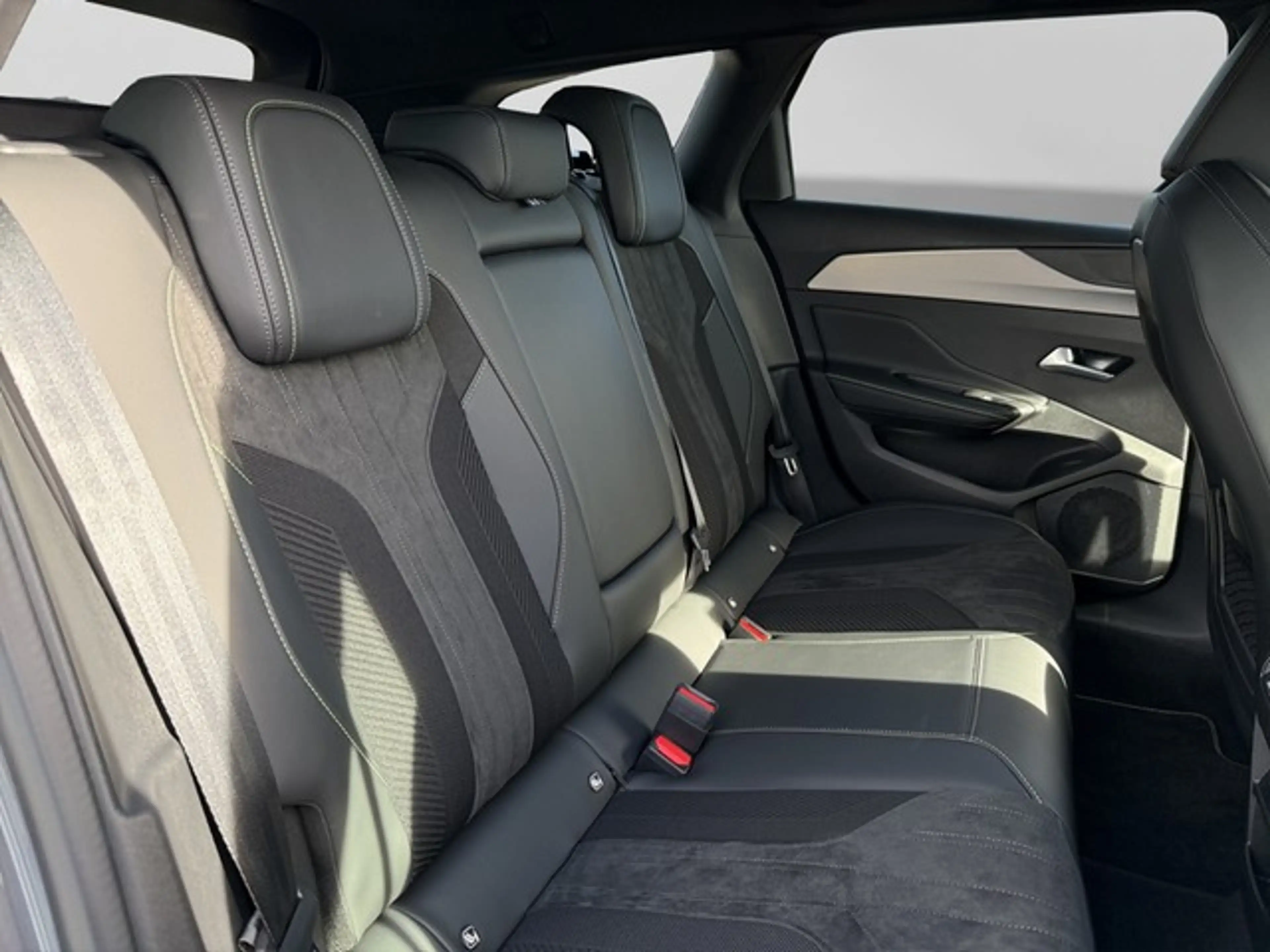 Peugeot 308 SW GT 1.2 PC+CAM+CARPLAY+LE+SITZHZG+ — photo 15