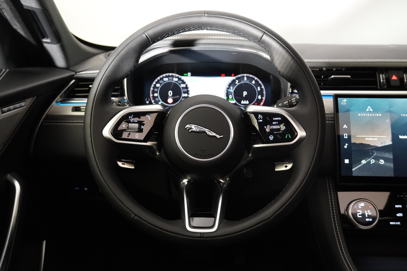 Jaguar F-Pace 2.0PHEV R Dyn S — photo 18