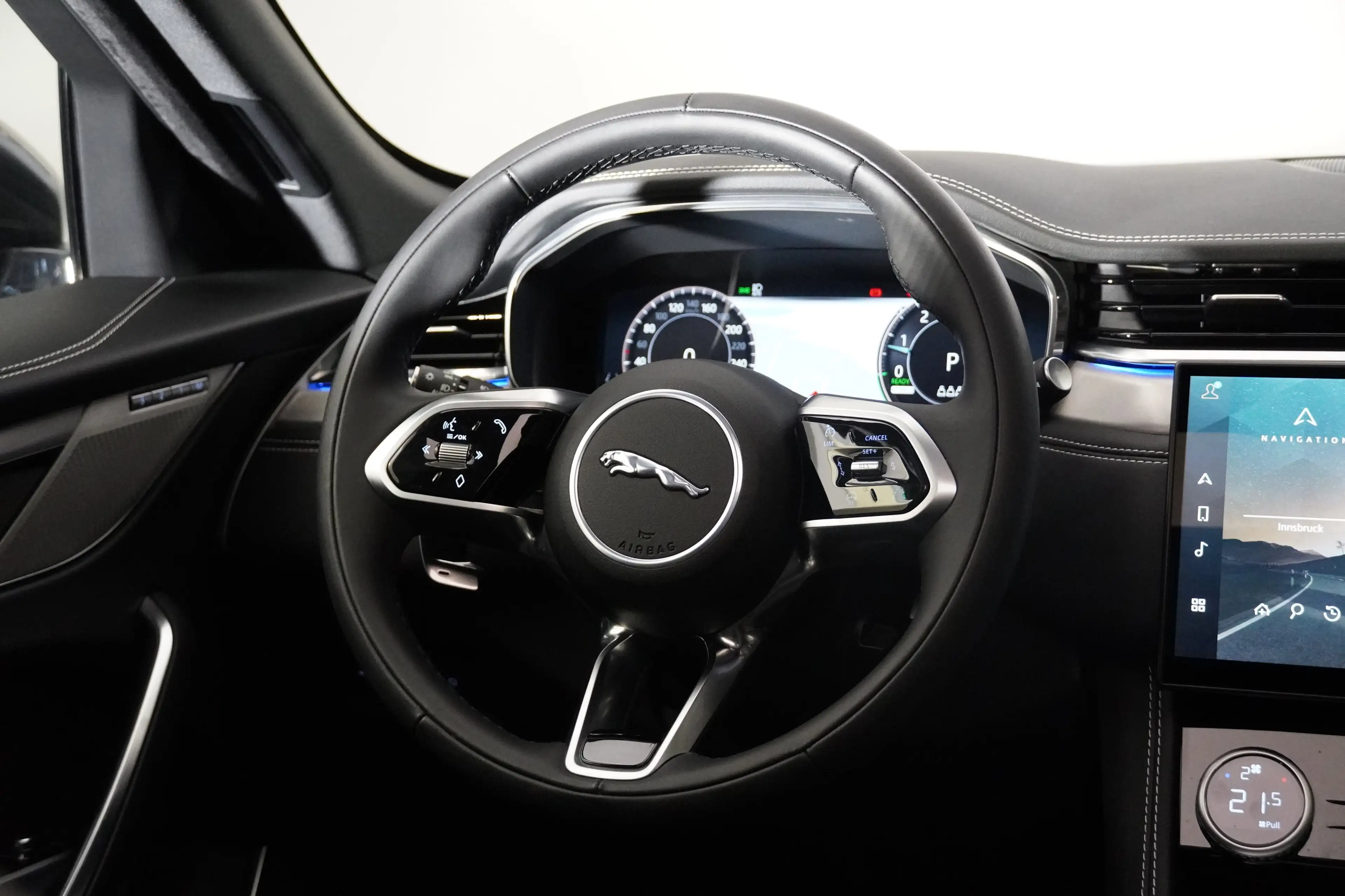 Jaguar F-Pace 2.0PHEV R Dyn S — photo 15