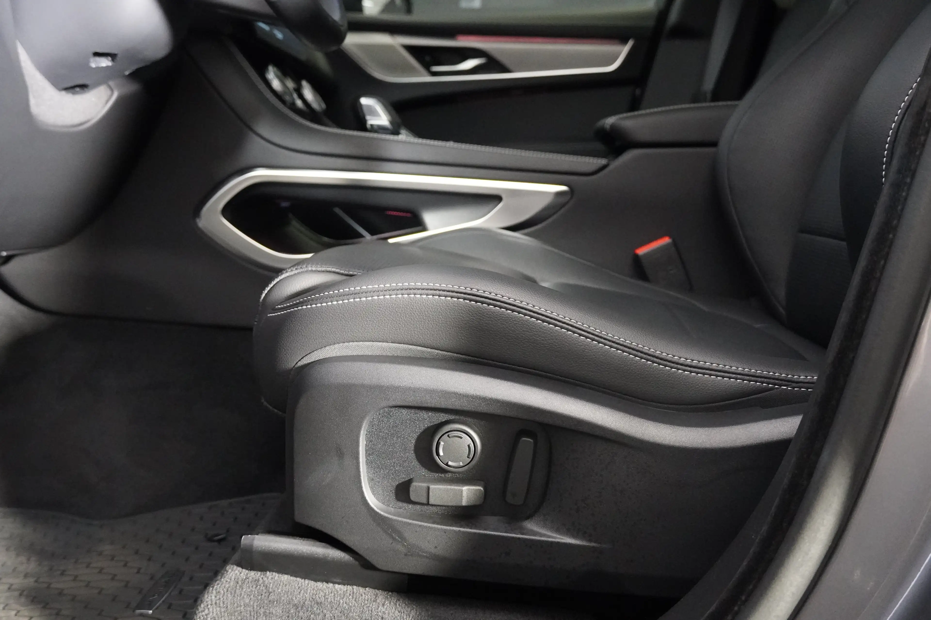 Jaguar F-Pace 2.0PHEV R Dyn S — photo 13