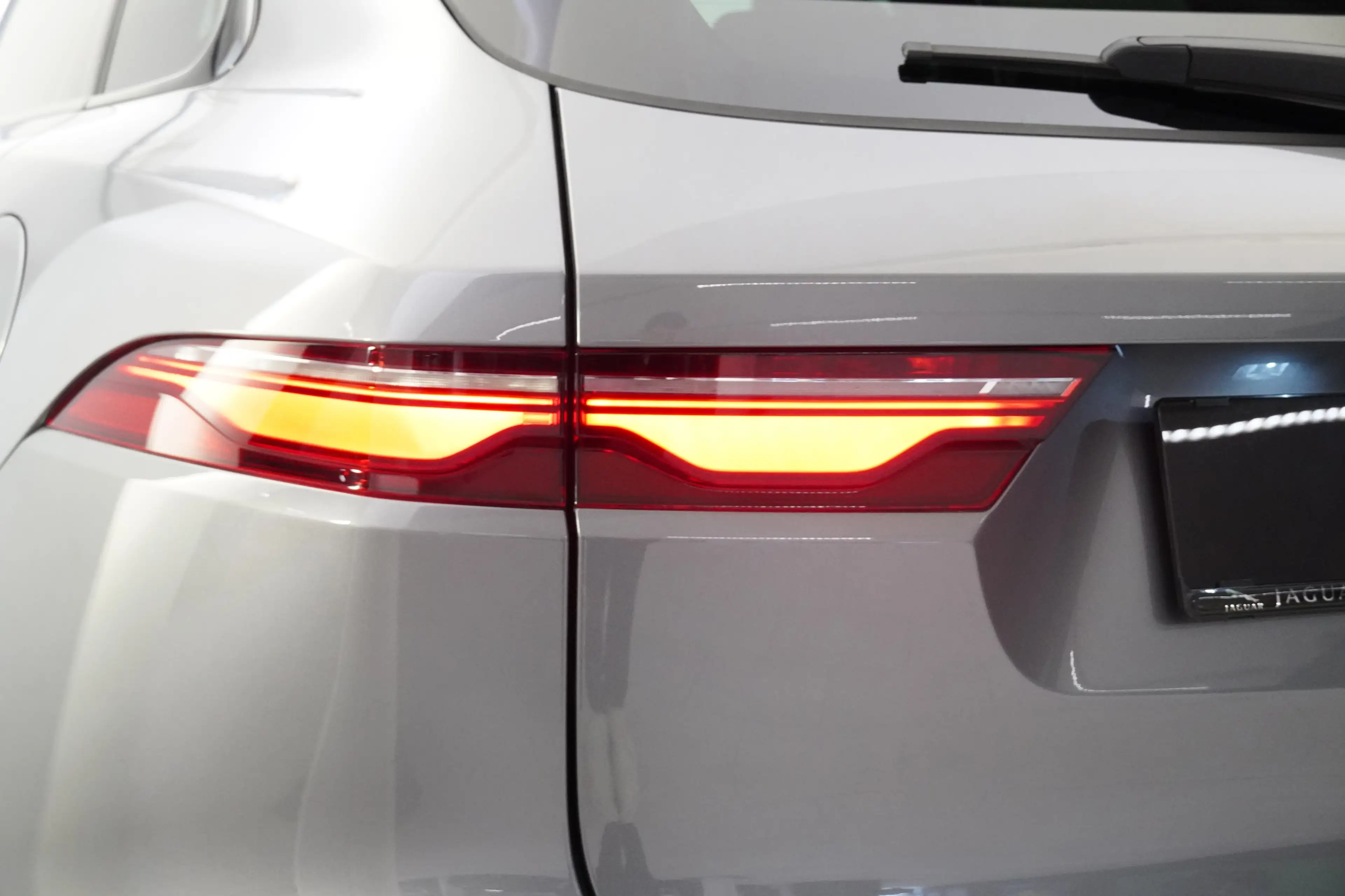 Jaguar F-Pace 2.0PHEV R Dyn S — photo 9
