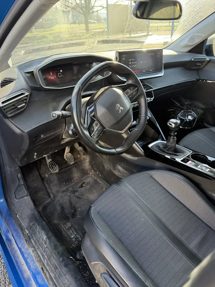 Peugeot 208 208 — photo 4