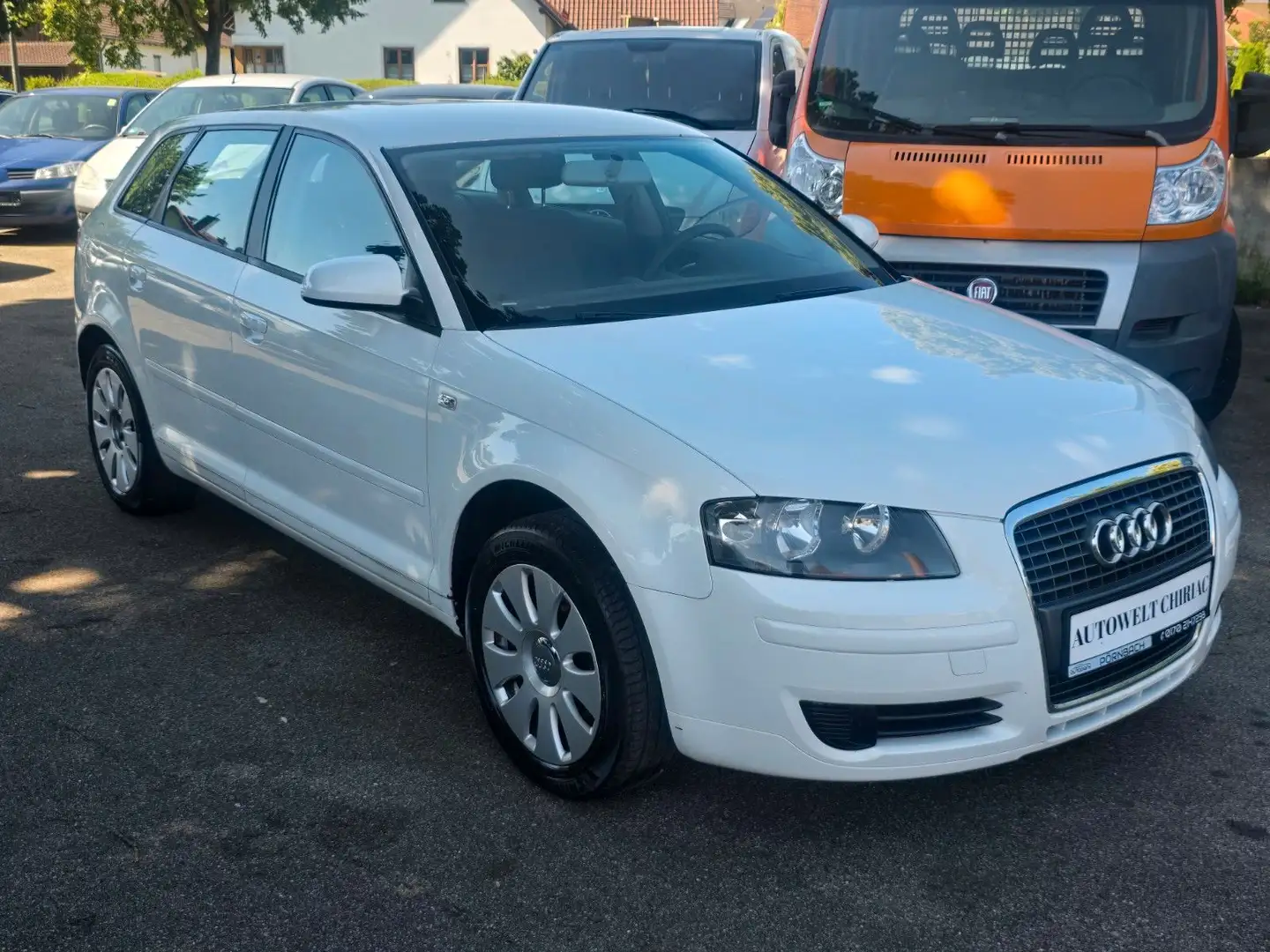 Audi A3 Sportback 1.6 Attraction Weiß - 1