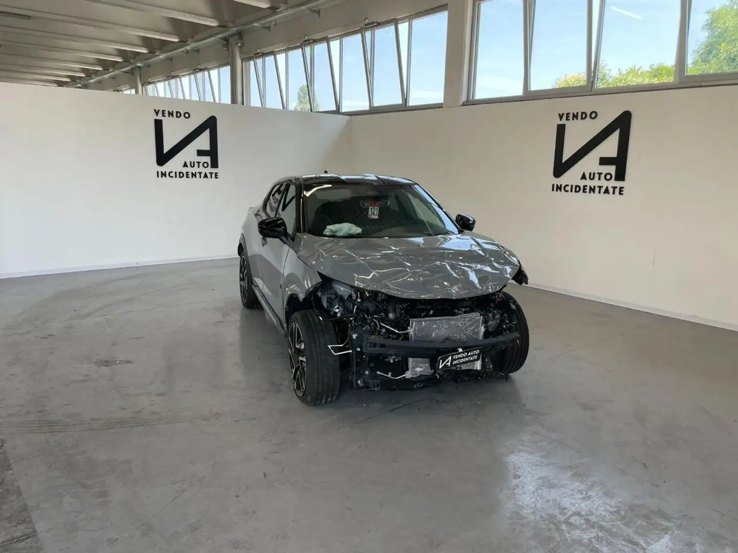 Nissan Juke 1.0 DIG-T 114CV N-DESIGN Grigio - 1