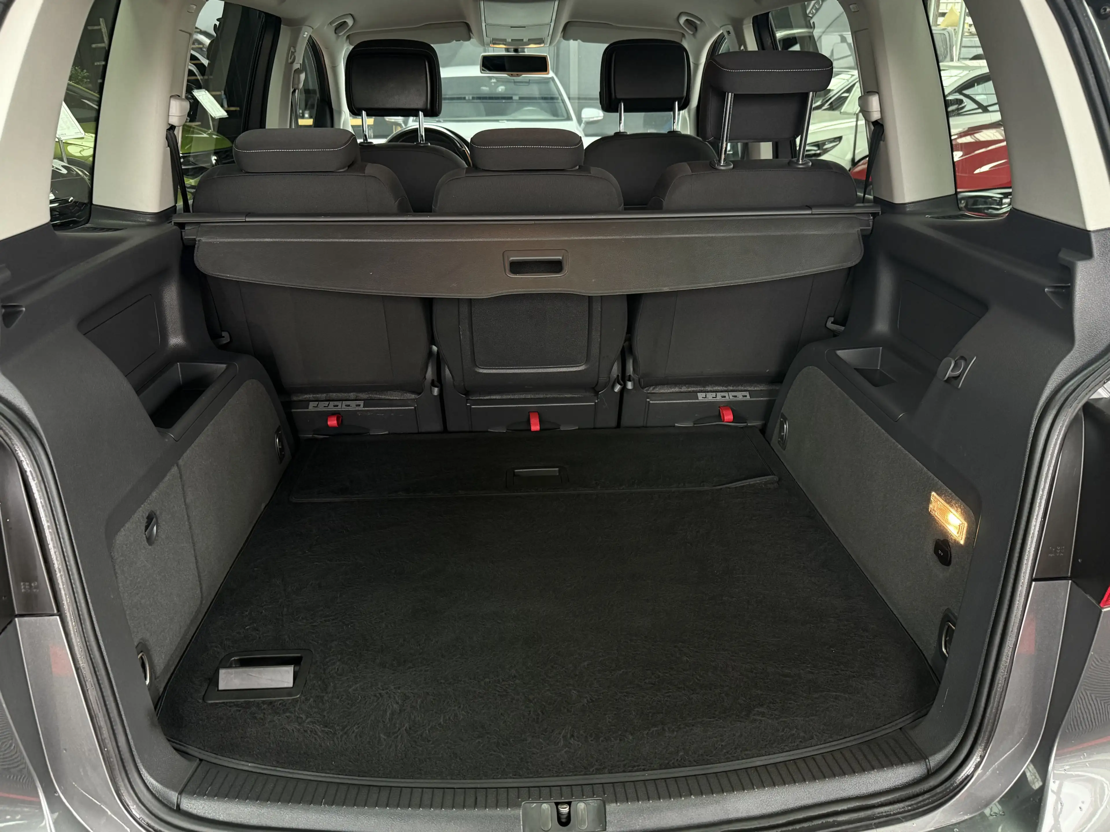 Volkswagen Touran Cup   AHK Klimaautomatik SHZ PDC v&h — photo 14