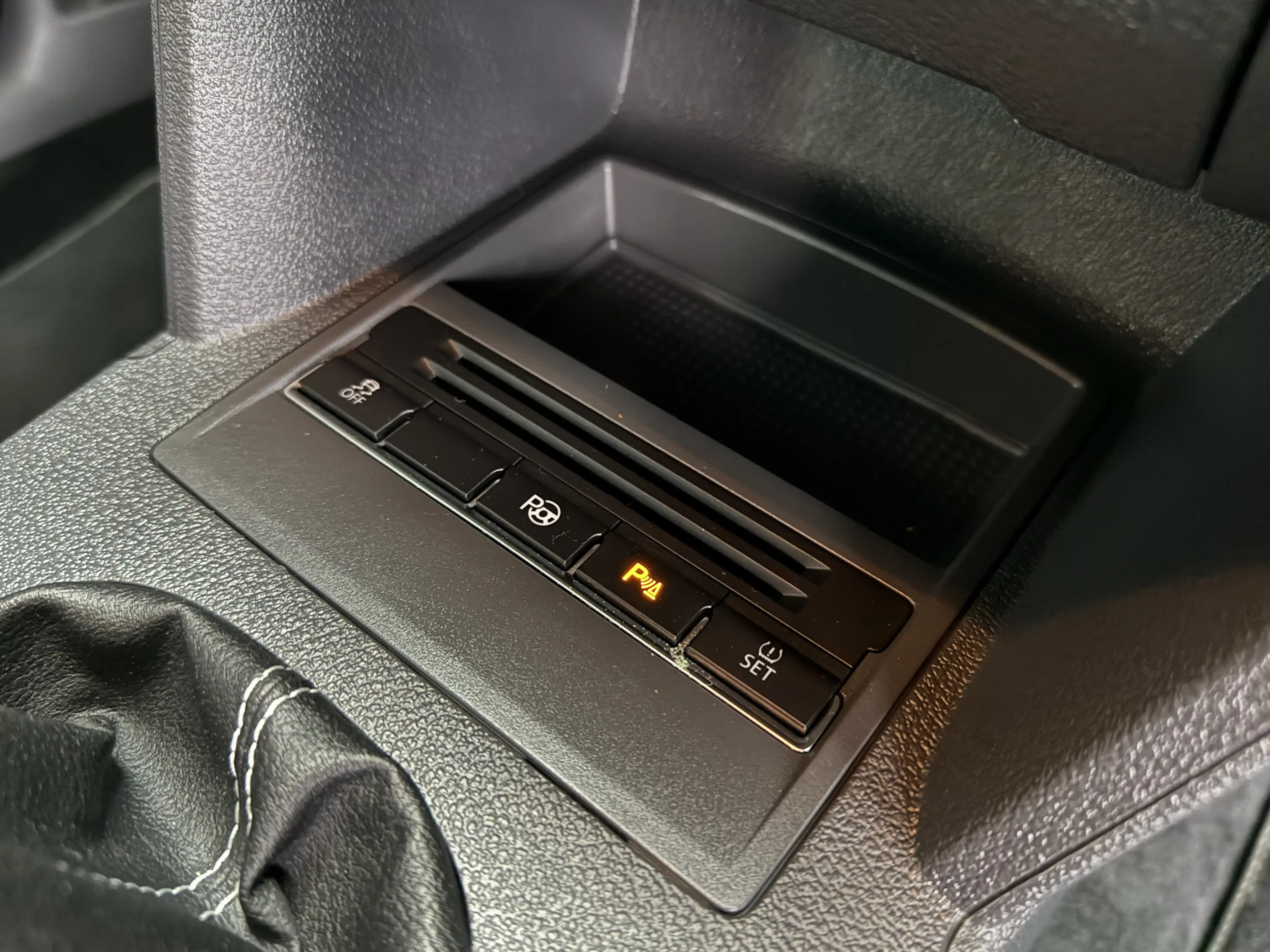 Volkswagen Touran Cup   AHK Klimaautomatik SHZ PDC v&h — photo 10