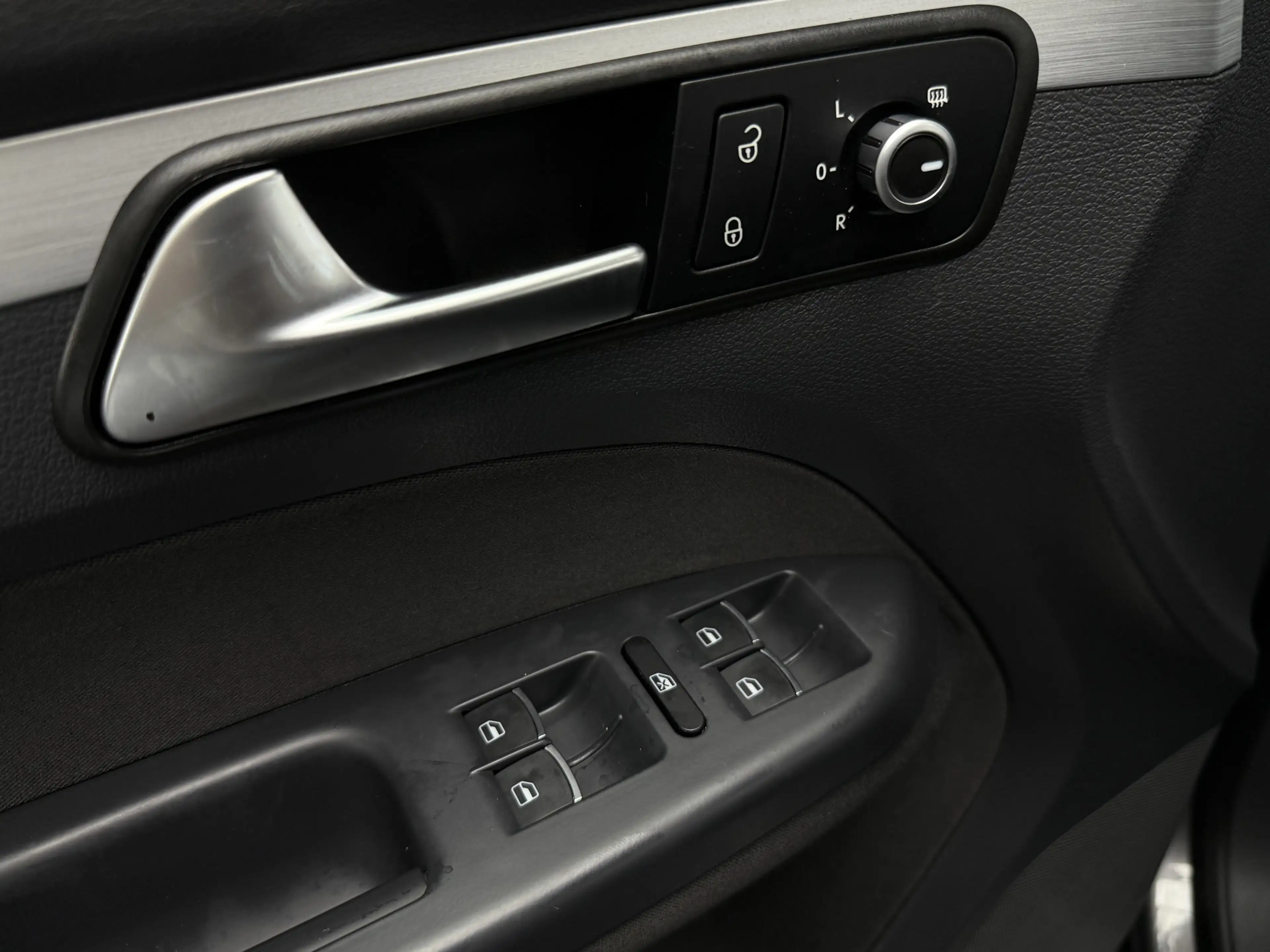 Volkswagen Touran Cup   AHK Klimaautomatik SHZ PDC v&h — photo 13