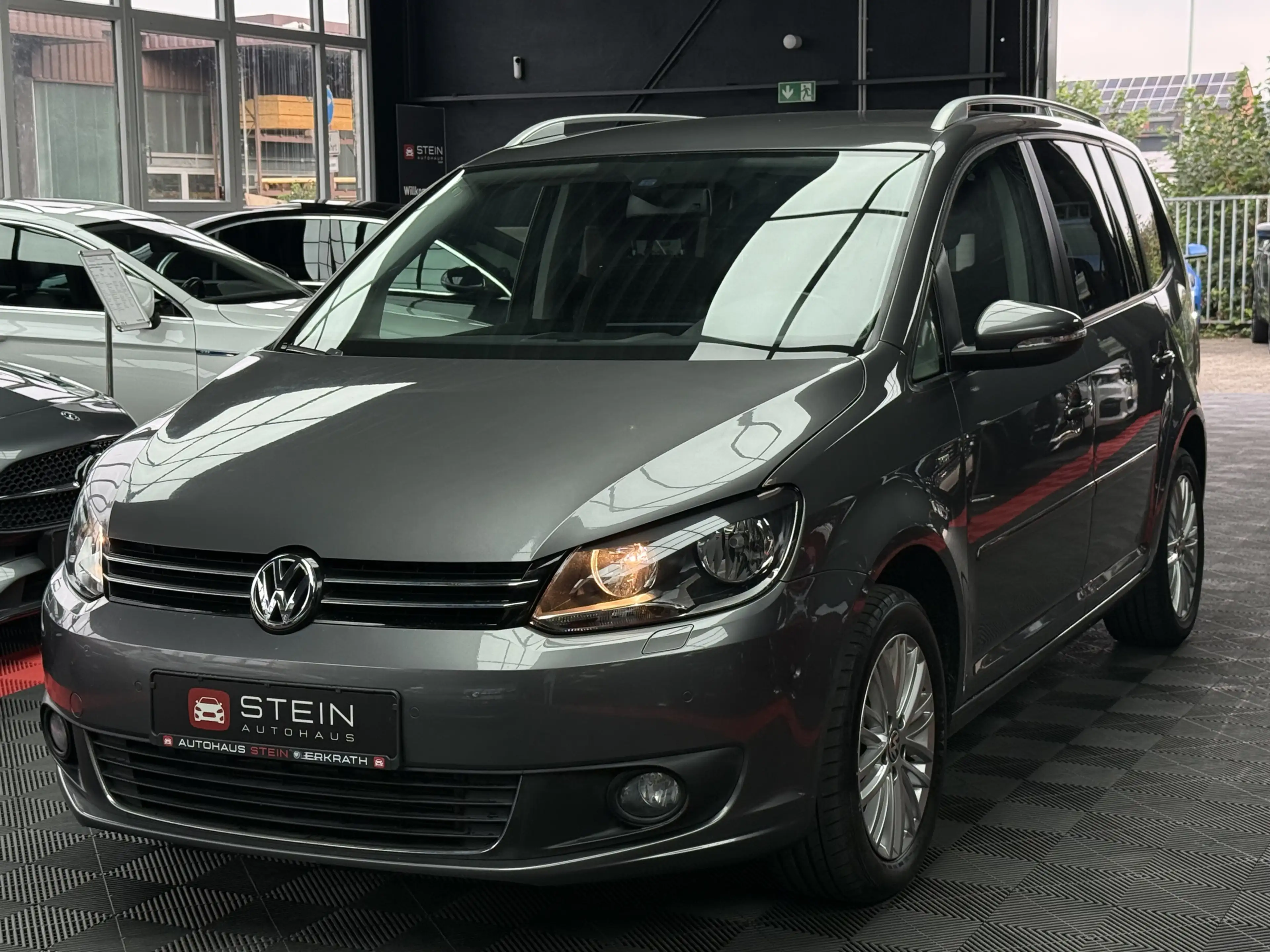 Volkswagen Touran Cup AHK Klimaautomatik SHZ PDC v&h