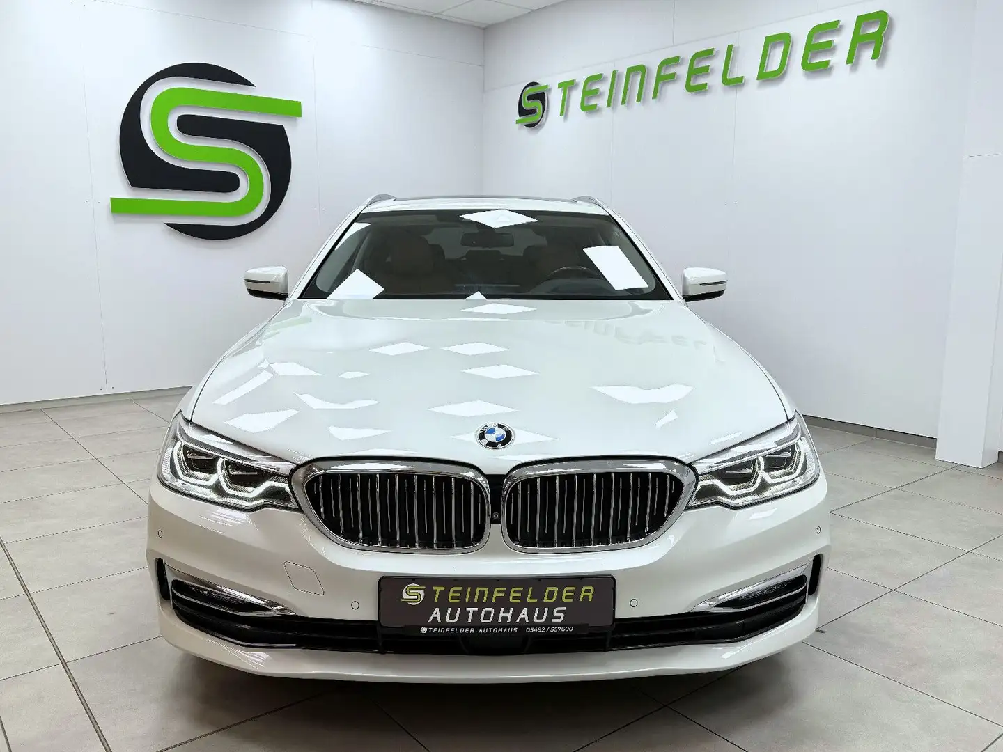 BMW 540 i xDrive Luxury Line PANORAMA / SPUR /HEAD-UP Weiß - 2