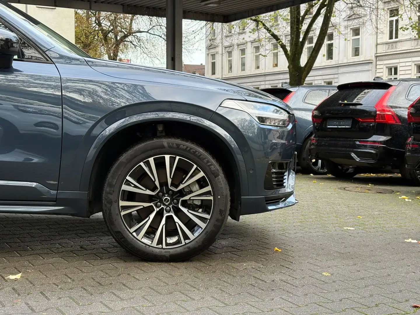Volvo XC90 T8 AWD Plus Dark AHK 360 PANO St-Hz H&K Blau - 2