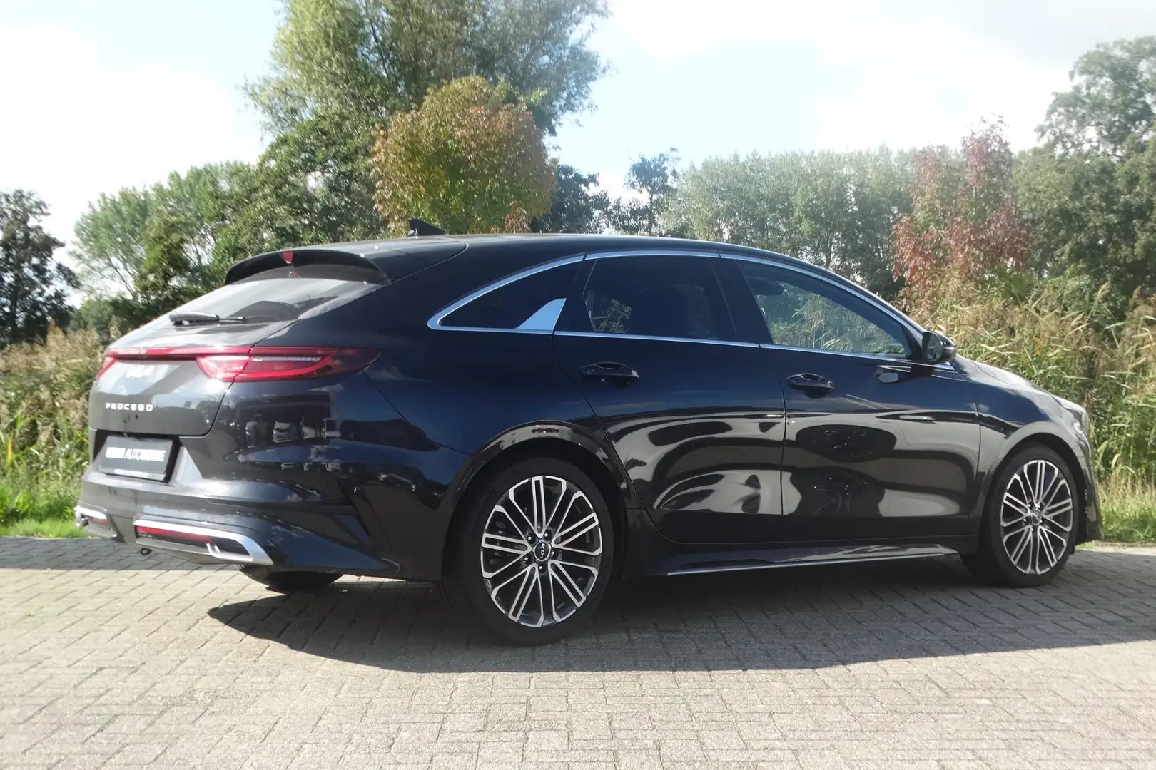 Kia ProCeed / pro_cee'd 1.5 T-GDi GT-PlusLine | Automaat | Panoramadak | S Schwarz - 2