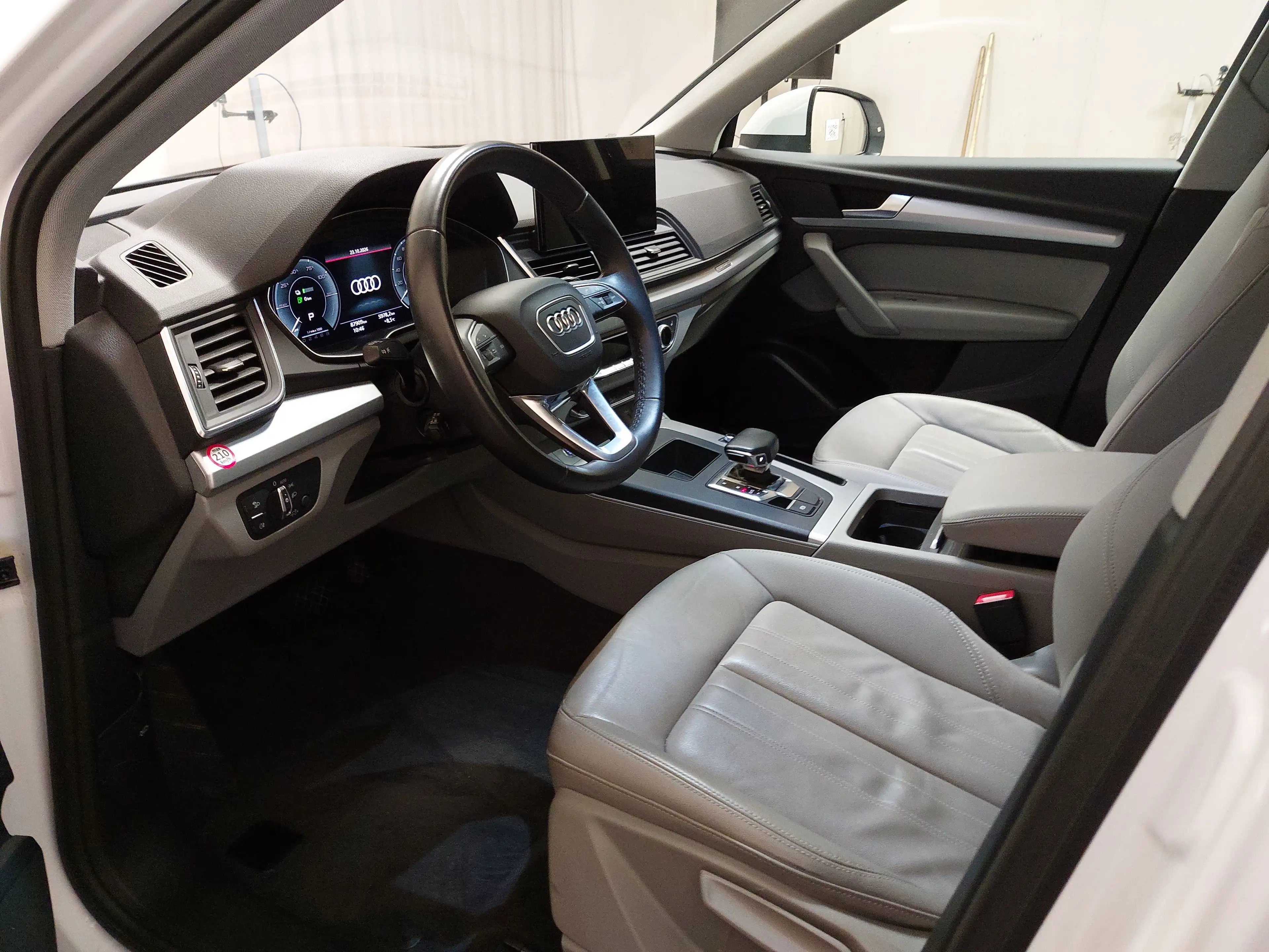 Audi Q5 50 TFSI e Qu. S-Line T-Leder Navi LED RFK AHK — photo 6