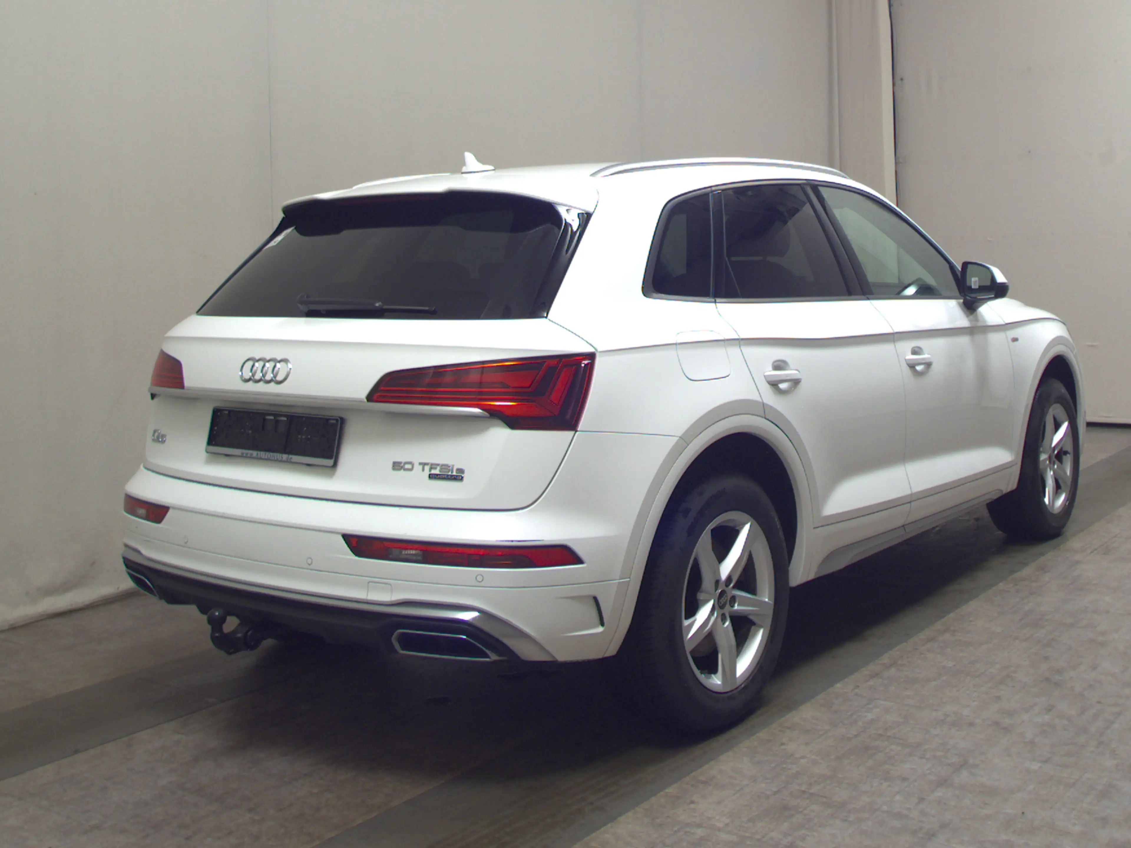 Audi Q5 50 TFSI e Qu. S-Line T-Leder Navi LED RFK AHK — photo 4