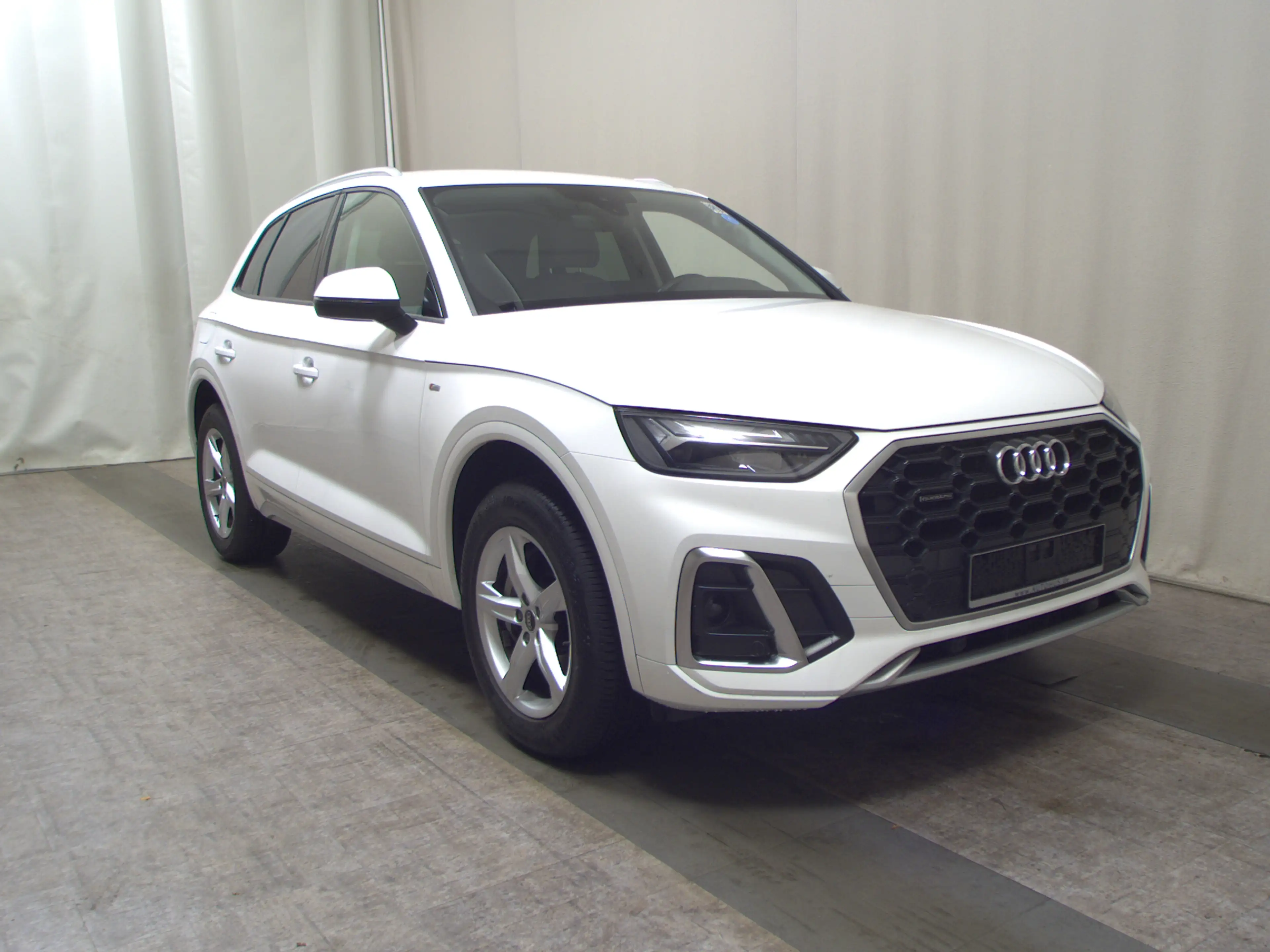Audi Q5 50 TFSI e Qu. S-Line T-Leder Navi LED RFK AHK — photo 3