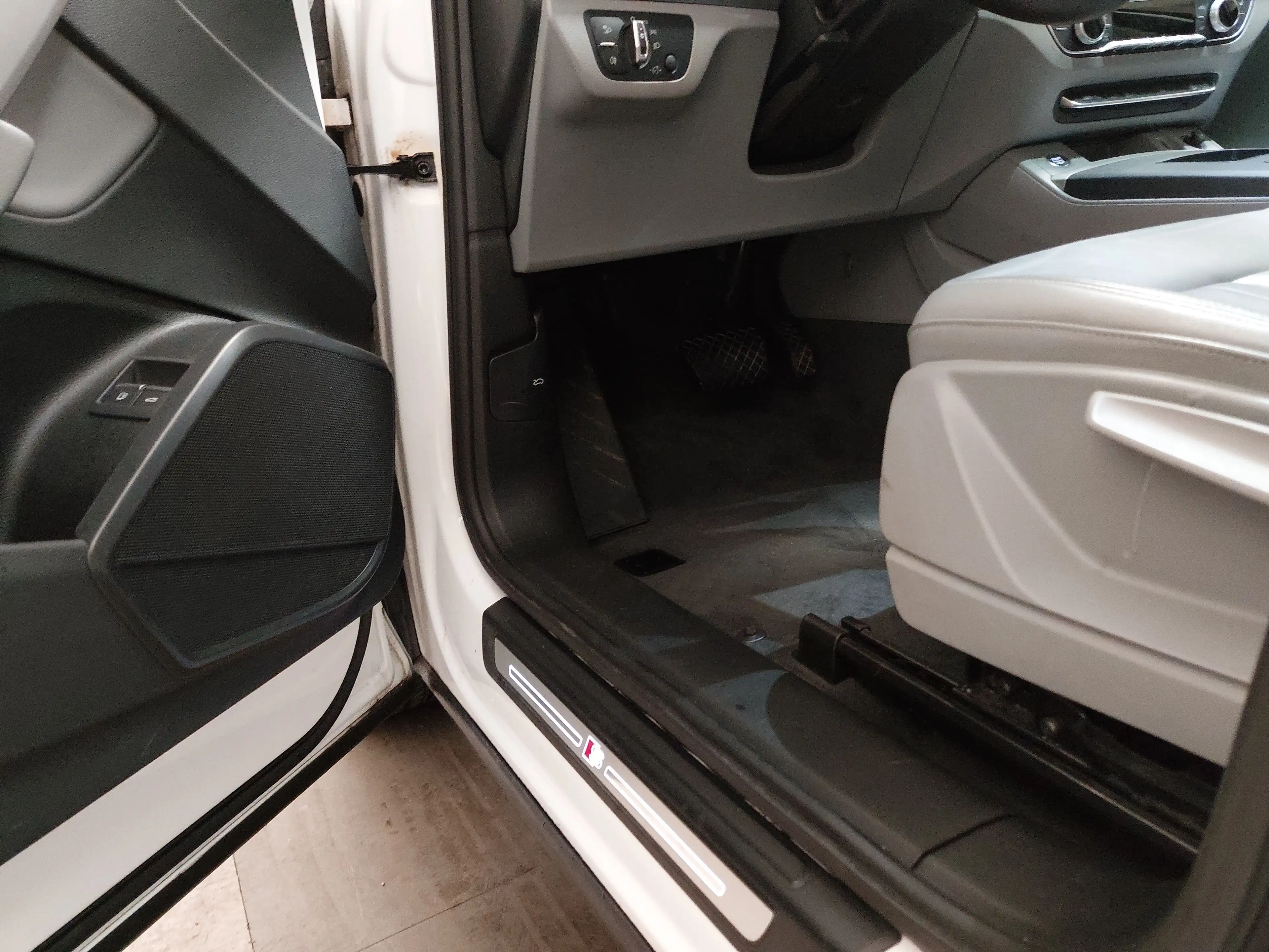 Audi Q5 50 TFSI e Qu. S-Line T-Leder Navi LED RFK AHK — photo 7