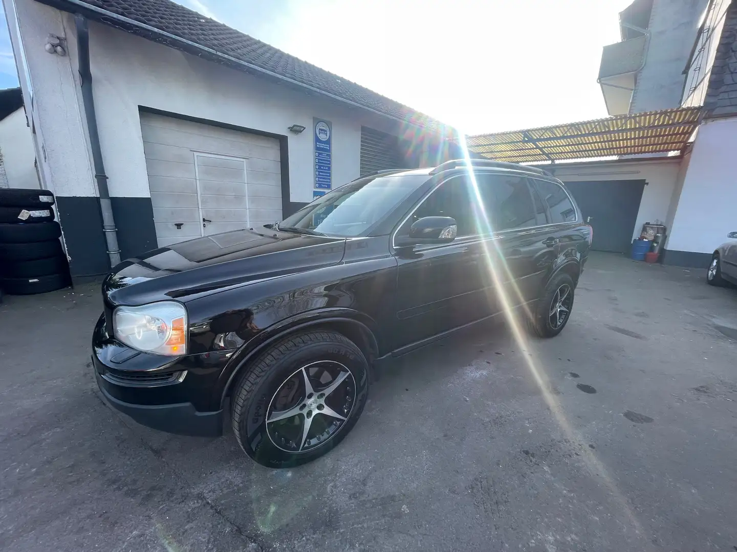 Volvo XC90 D5 Summum (136kW)*2,4D+Carplay* Schwarz - 2