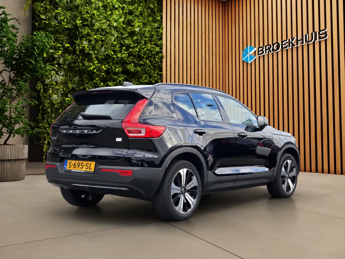 Volvo XC40 Recharge Core 70 kWh | Trekhaak | Camera | Stuur/s Noir - 2