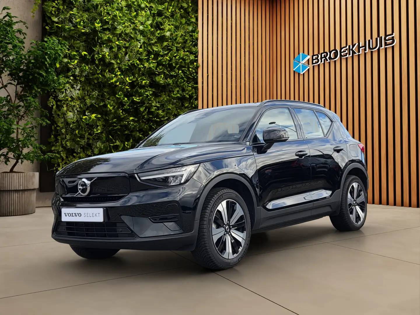 Volvo XC40 Recharge Core 70 kWh | Trekhaak | Camera | Stuur/s Noir - 1