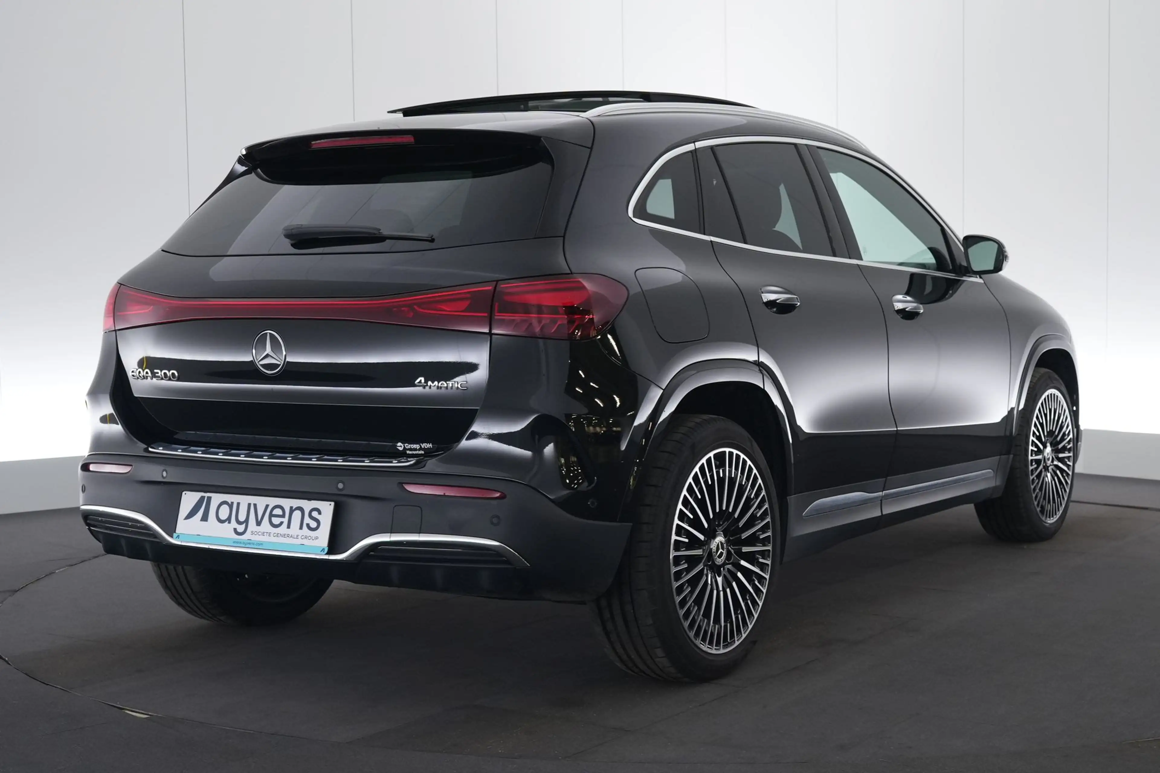 Mercedes-Benz EQA 300 4-Matic AMG Line LEDER/ALCANTARA LED GPS PDC CAM P — photo 7