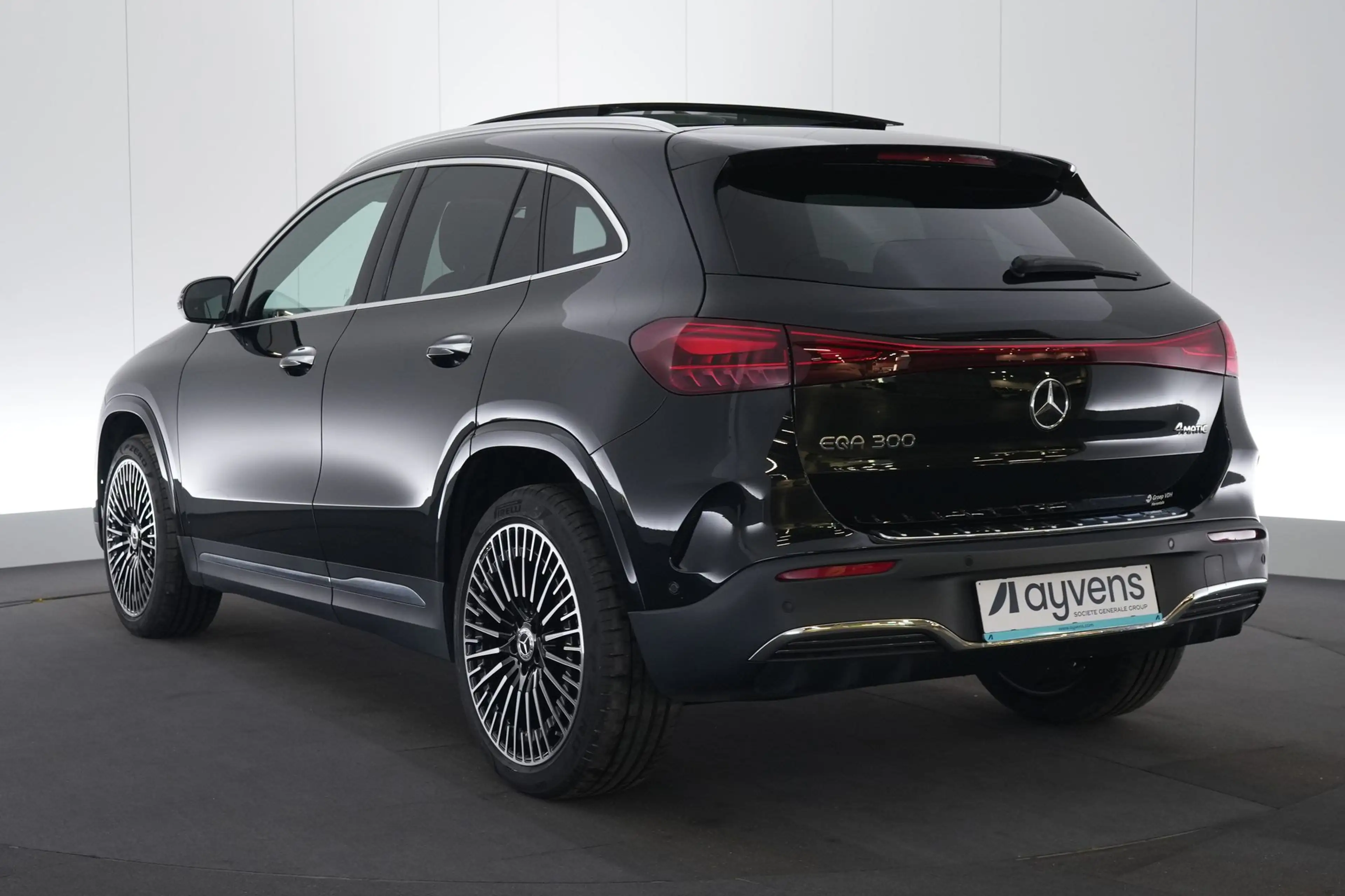 Mercedes-Benz EQA 300 4-Matic AMG Line LEDER/ALCANTARA LED GPS PDC CAM P — photo 9