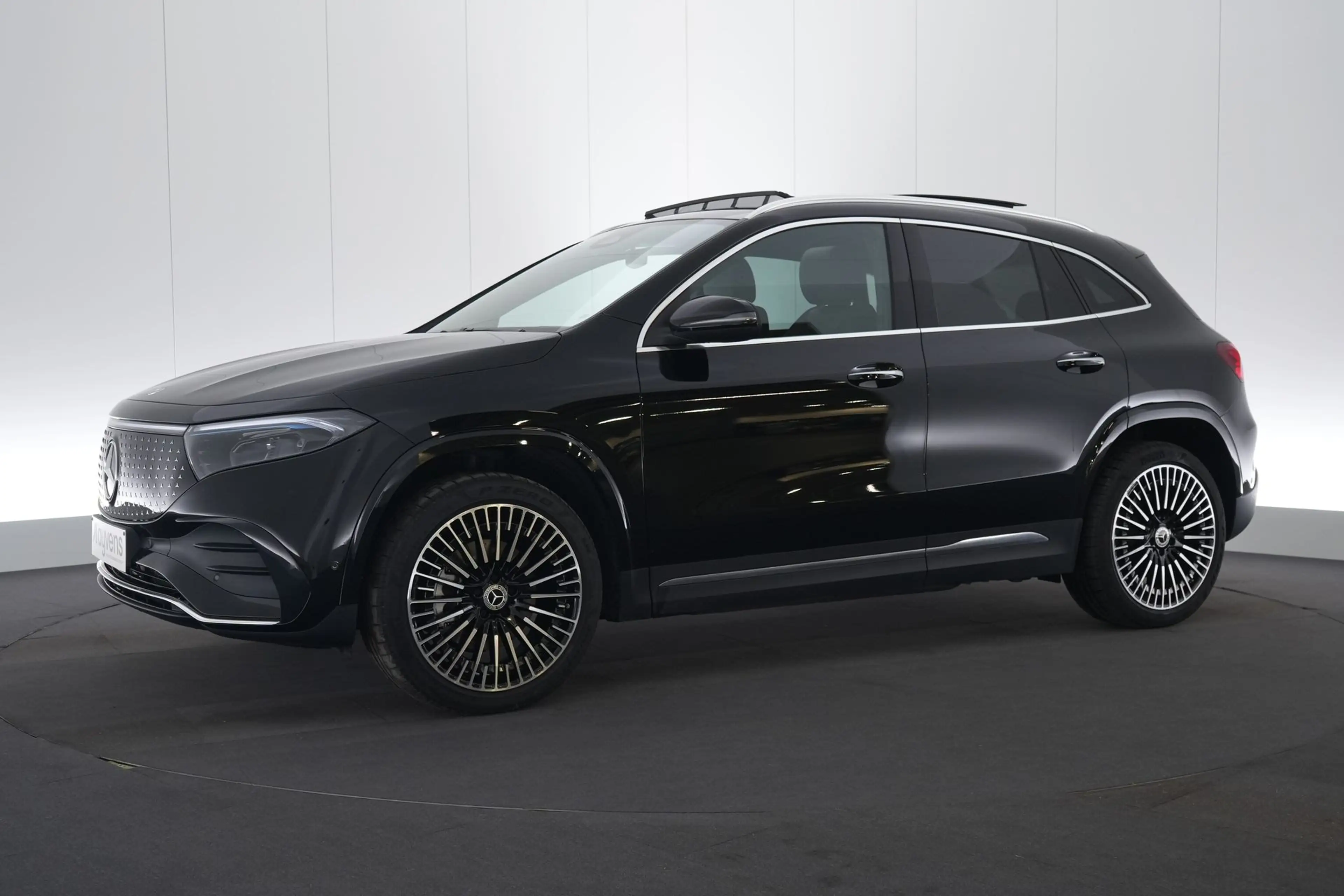 Mercedes-Benz EQA 300 4-Matic AMG Line LEDER/ALCANTARA LED GPS PDC CAM P — photo 12