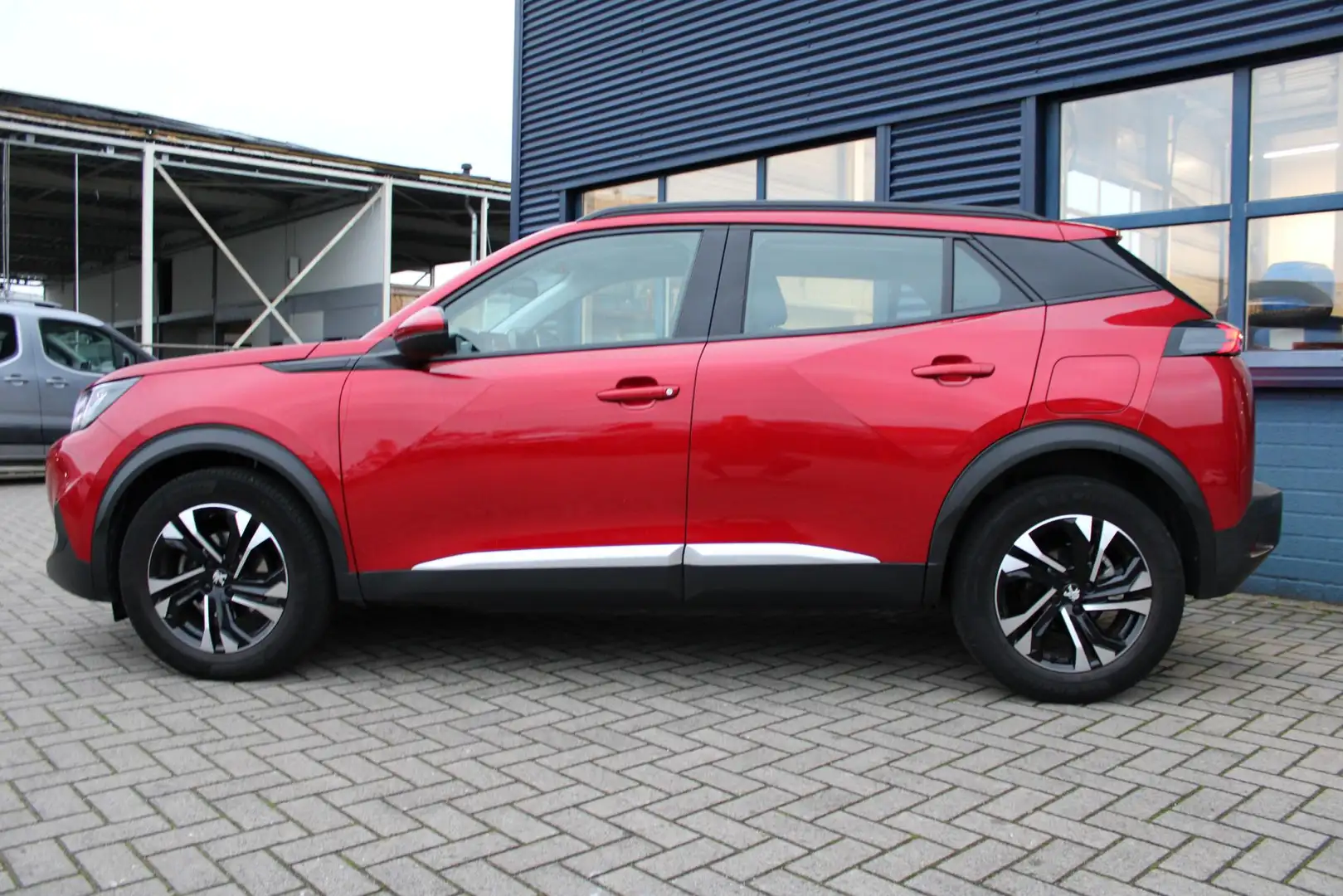 Peugeot 2008 1.2 PureTech Allure Rood - 2