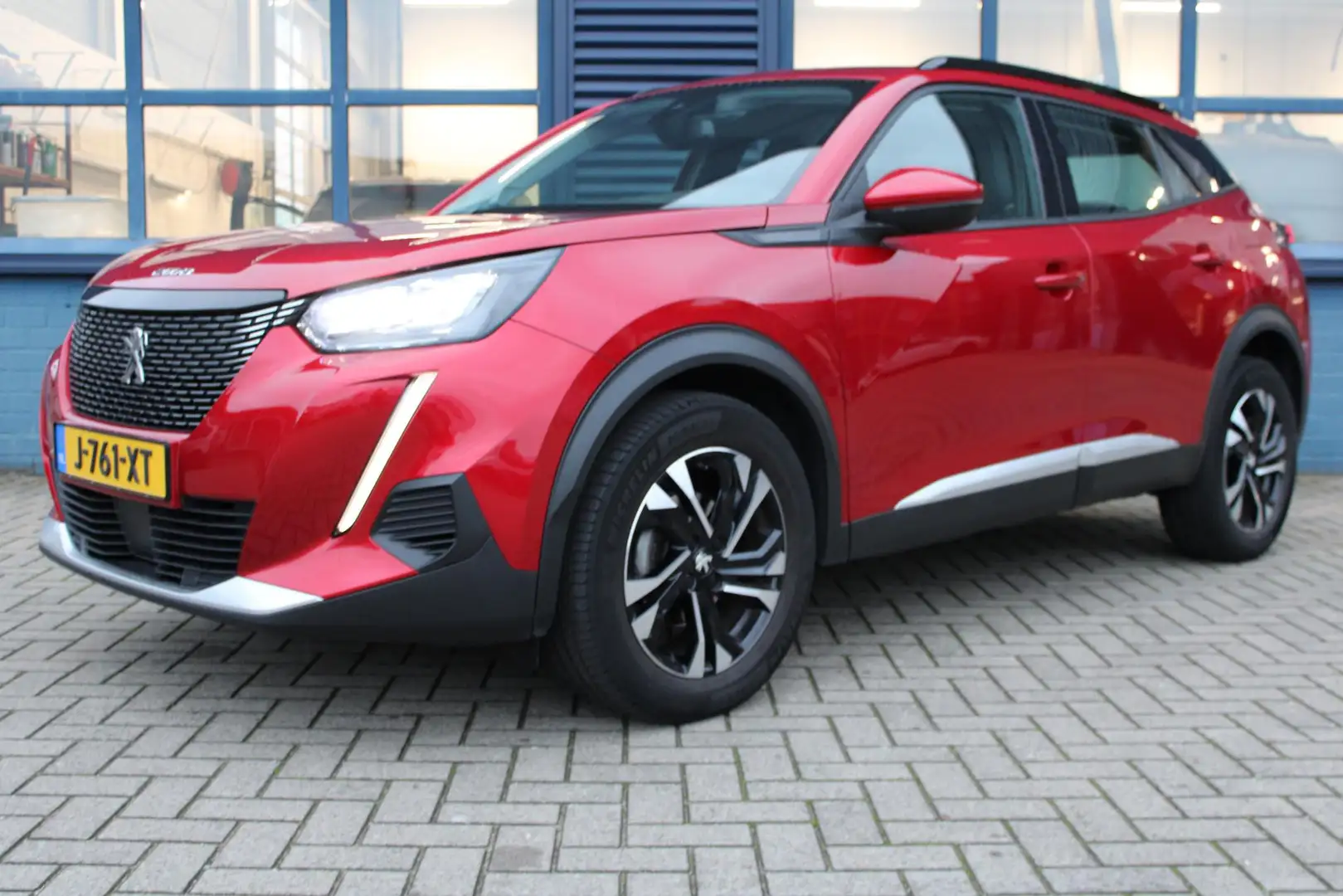 Peugeot 2008 1.2 PureTech Allure Rood - 1