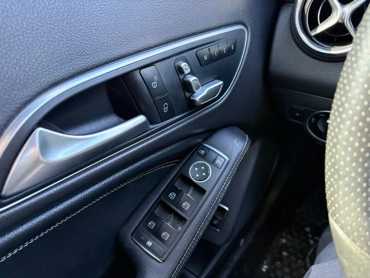 Mercedes-Benz CLA снимка Mercedes-Benz CLA