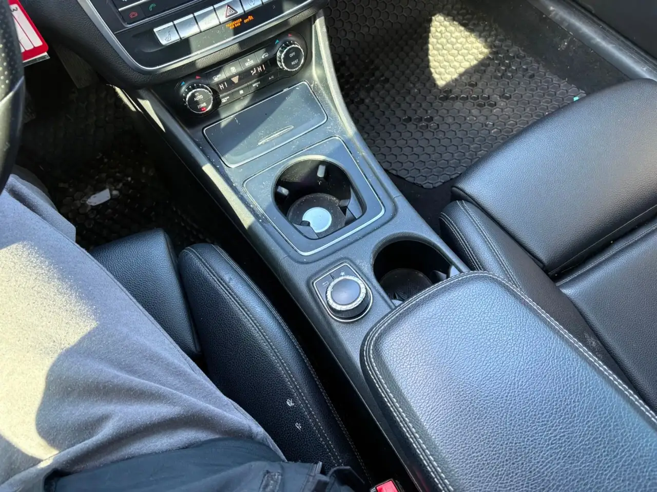Mercedes-Benz CLA снимка Mercedes-Benz CLA