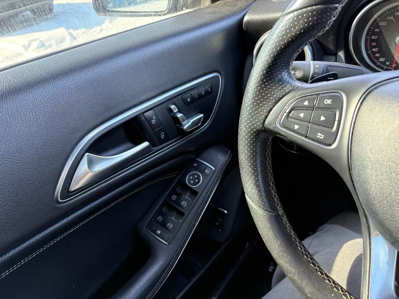 Mercedes-Benz CLA снимка Mercedes-Benz CLA