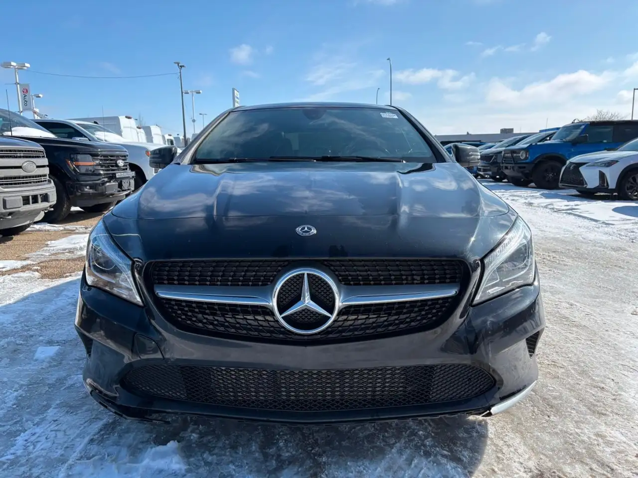 Mercedes-Benz CLA снимка Mercedes-Benz CLA