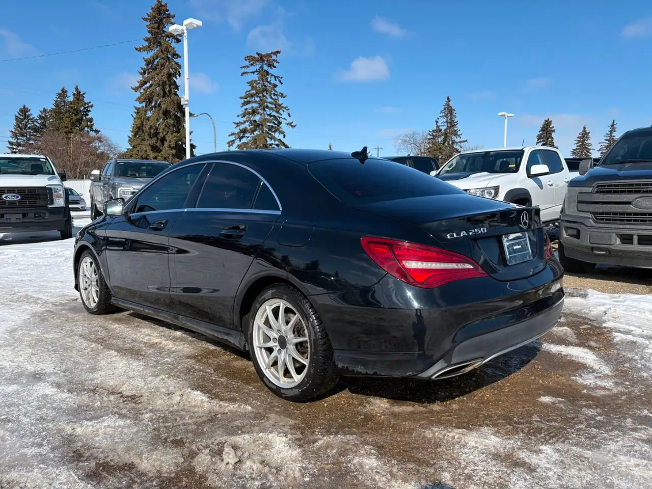 Mercedes-Benz CLA снимка Mercedes-Benz CLA