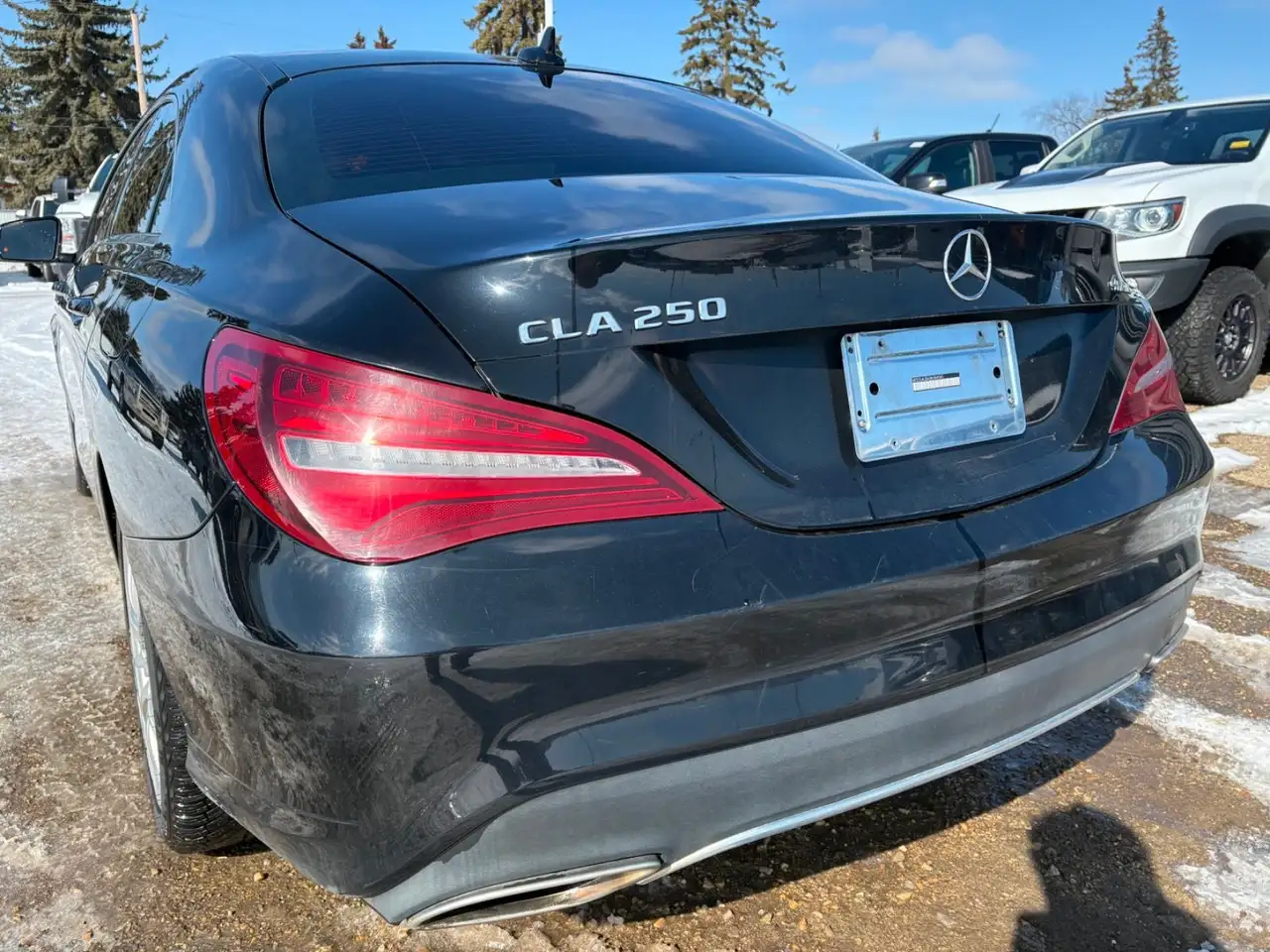 Mercedes-Benz CLA снимка Mercedes-Benz CLA
