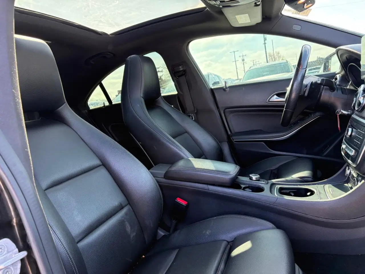 Mercedes-Benz CLA снимка Mercedes-Benz CLA