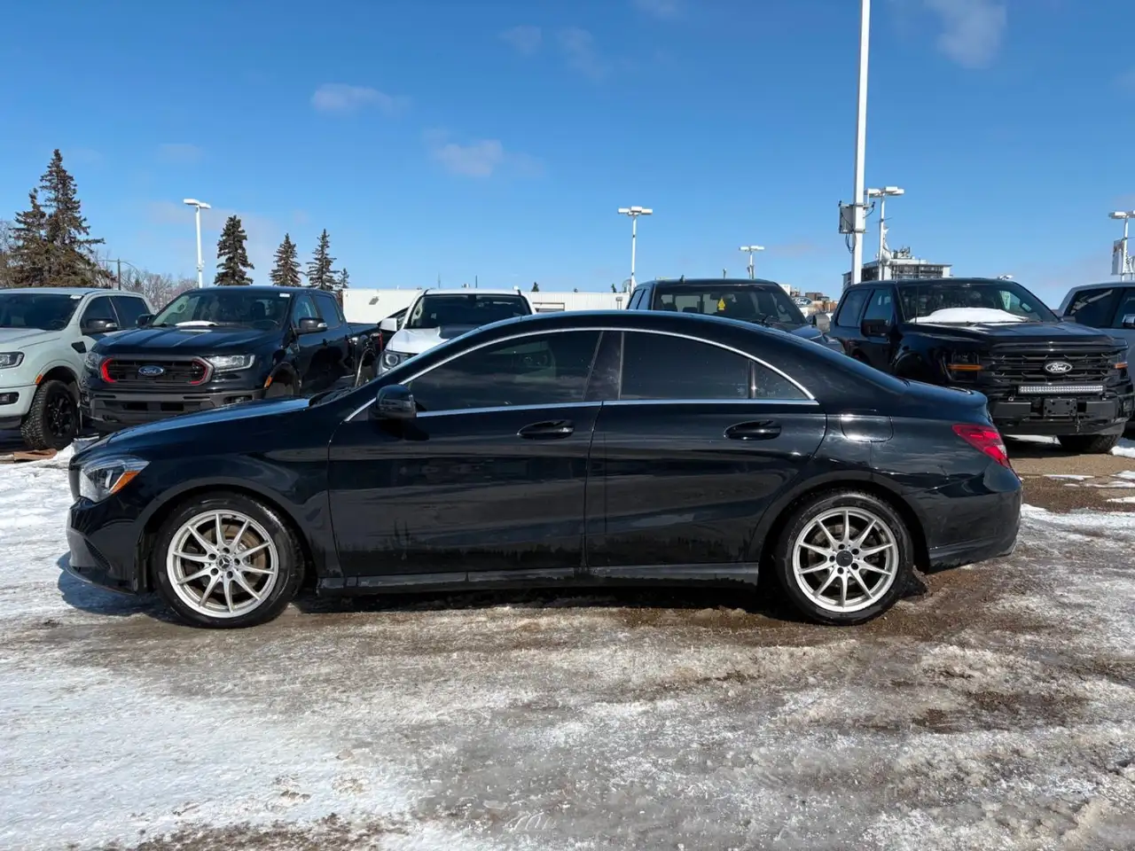 Mercedes-Benz CLA снимка Mercedes-Benz CLA