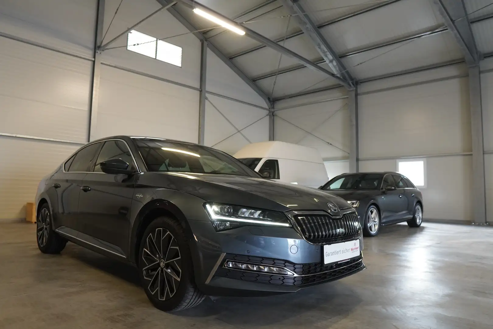 Skoda Superb 1,4 TSI PHEV L & K DSG 272 PS DIGITAL TACHO Grijs - 1