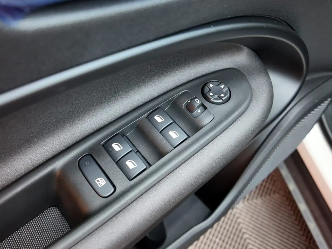 Alfa Romeo Junior 2025 — фото 17