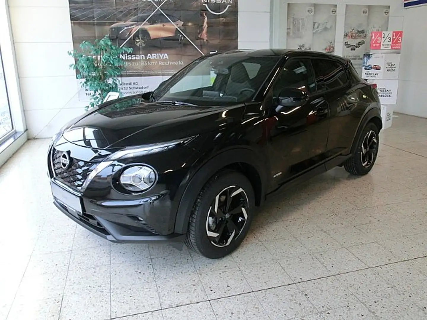 Nissan Juke 1,6 Hybrid N-Connecta 4AMT Aut. Schwarz - 1