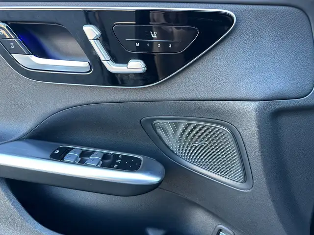 Mercedes-Benz 300 view 12