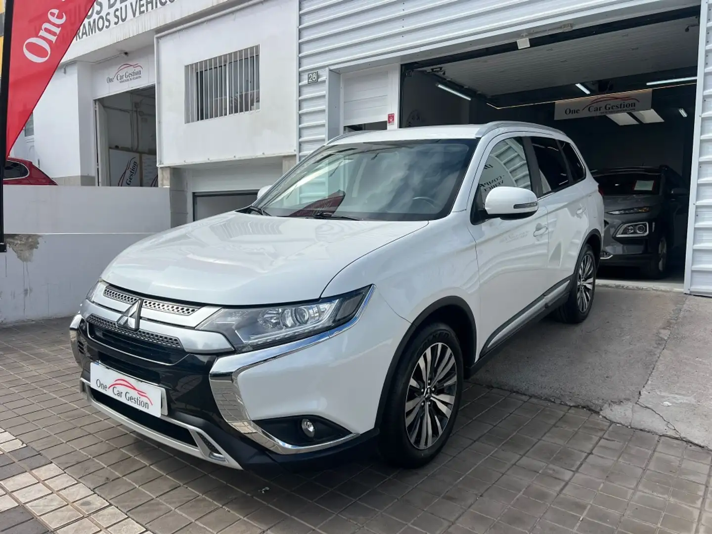 Mitsubishi Outlander 200 MPI Motion 2WD 7pl. CVT Blanco - 1
