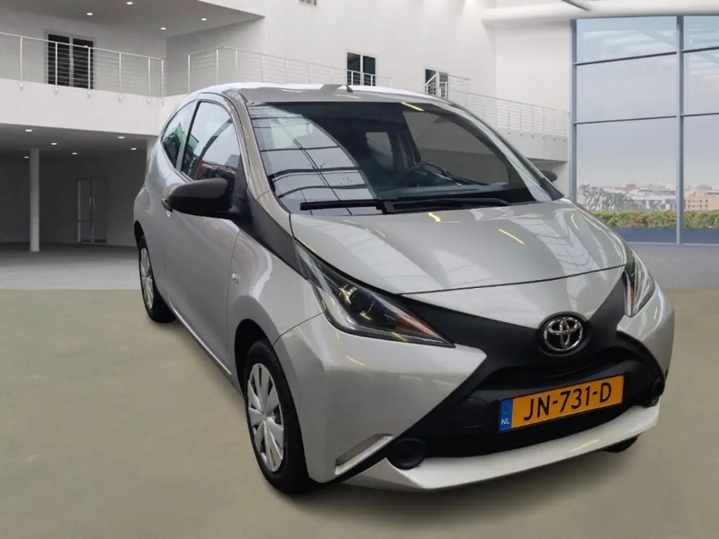 Toyota Aygo 1.0 VVT-i x Grau - 2